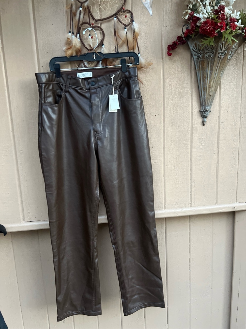 NWT Abercrombie & Fitch 90s Straight Vegan Leather Ultra High Rise Pants
32/14